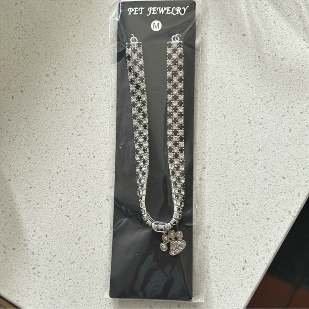 NWT Pet fancy Dog Collar Necklace with‎ Rhinestone bling paw 🐾 size Medium